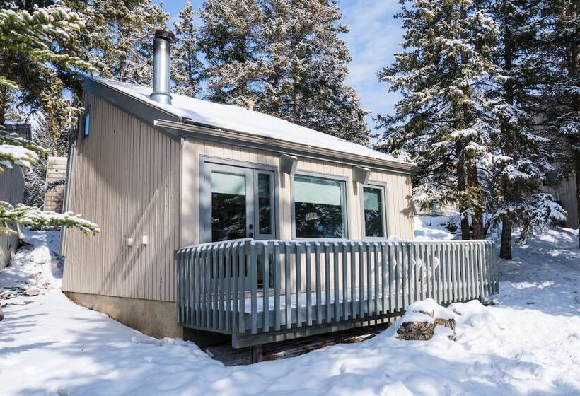 Tunnel Mountain Resort