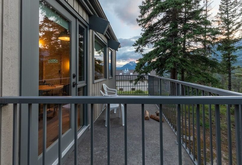 Tunnel Mountain Resort
