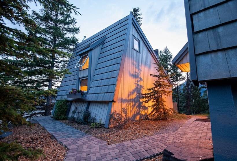 Tunnel Mountain Resort