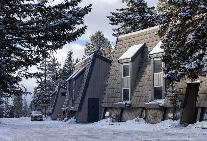 Tunnel Mountain Resort