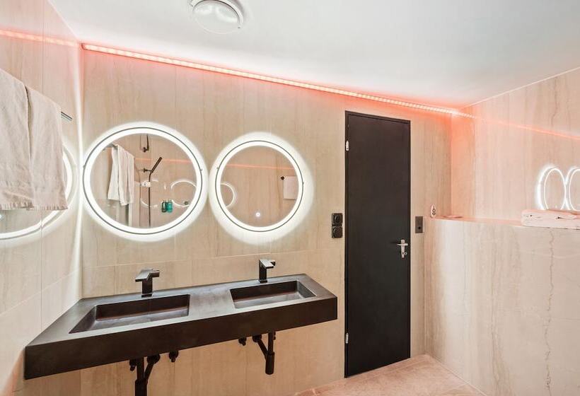 Becozy Self Check In Pop Up Hotel Basel