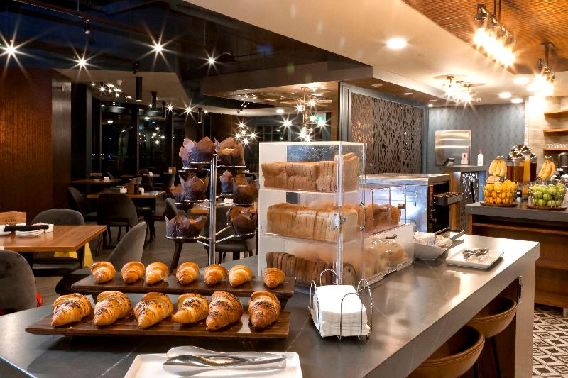 Doubletree By Hilton Windsor Hotel & Suites