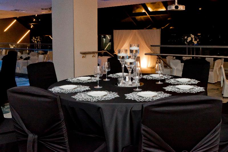 Doubletree By Hilton Windsor Hotel & Suites