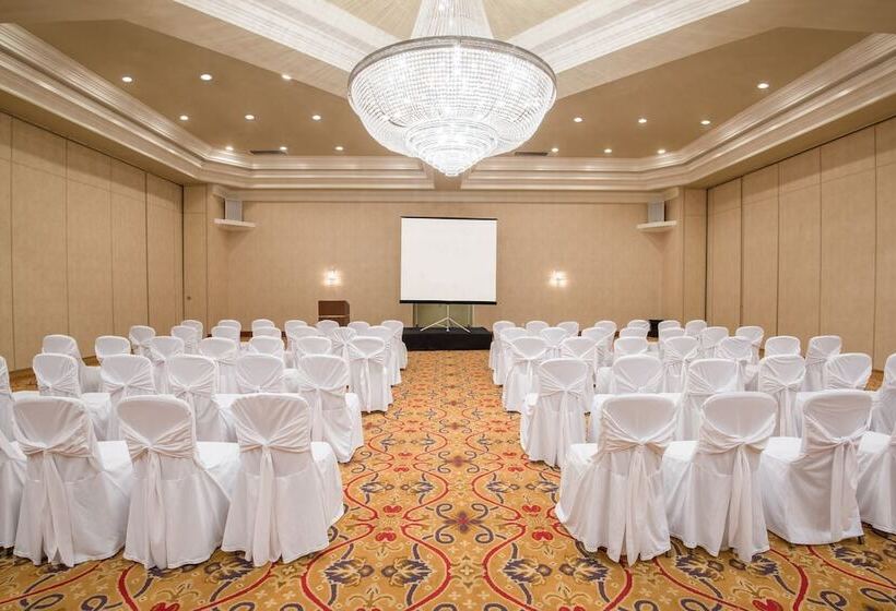 Hamilton Plaza Hotel & Conference Center