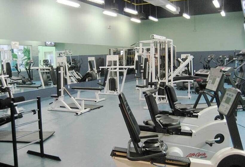 Hamilton Plaza Hotel & Conference Center