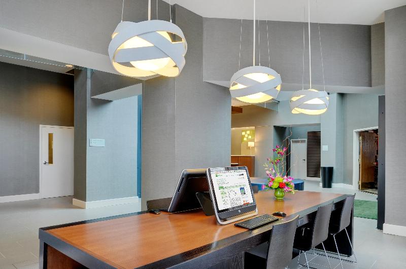 Holiday Inn Hotel & Suites London, An Ihg