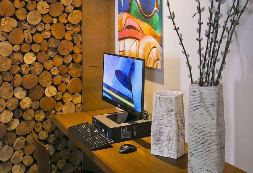 Отель Accent Inns Victoria