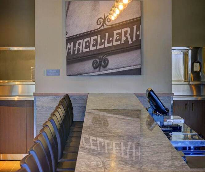 Отель Accent Inns Victoria