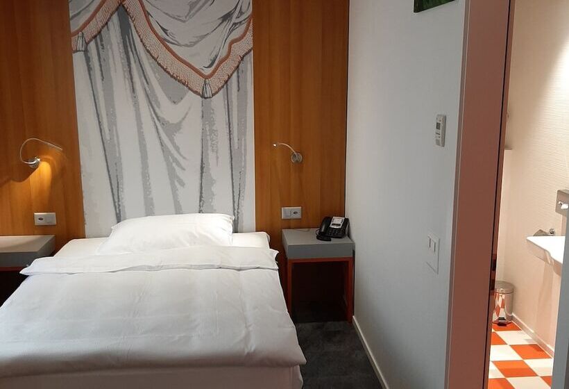 ホテル Albergo Carcani By Ketty & Tommy