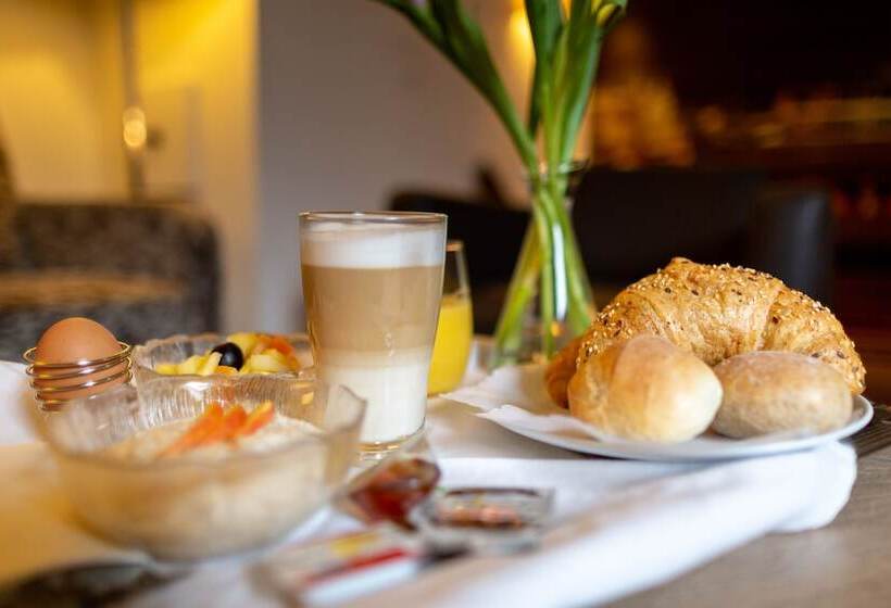 Отель Alexander