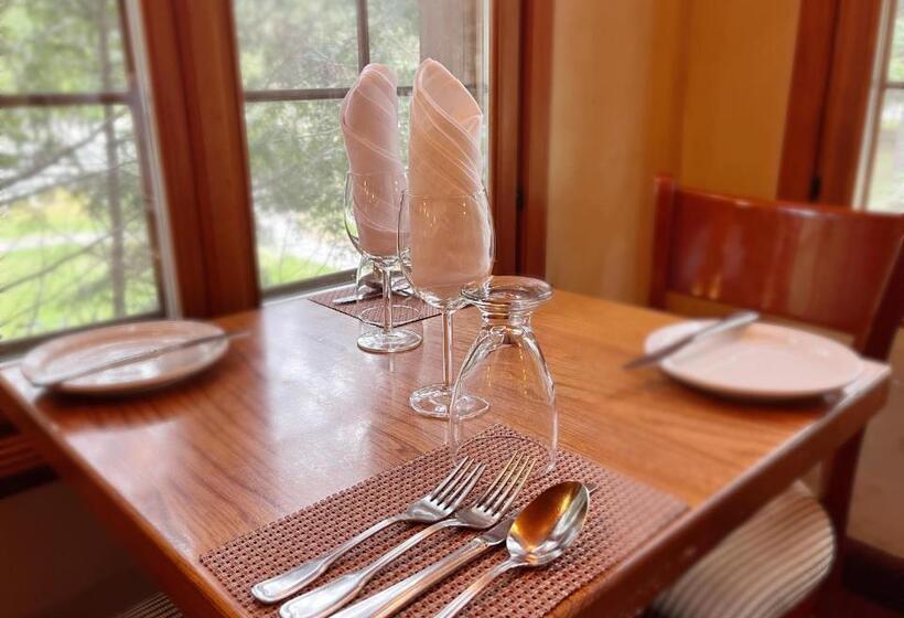 酒店 Auberge Alpine Inn