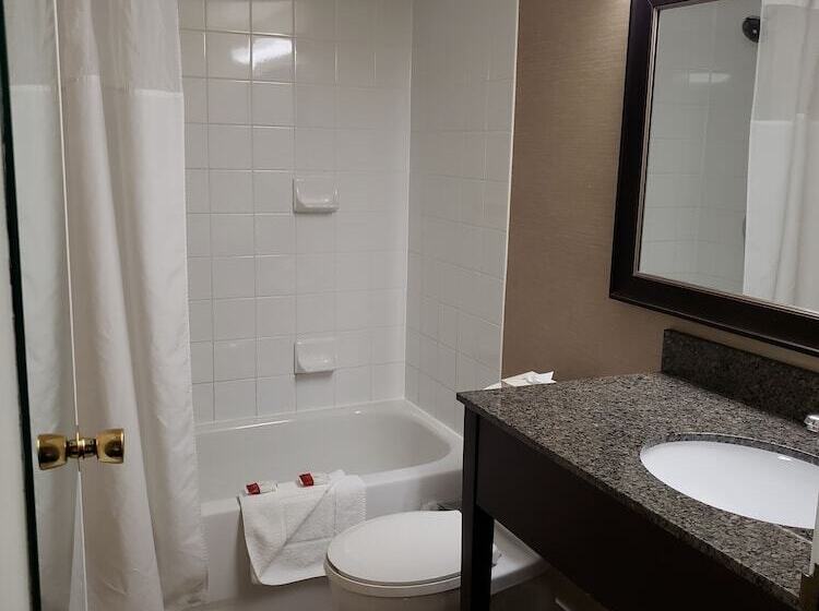 هتل Baymont By Wyndham Red Deer