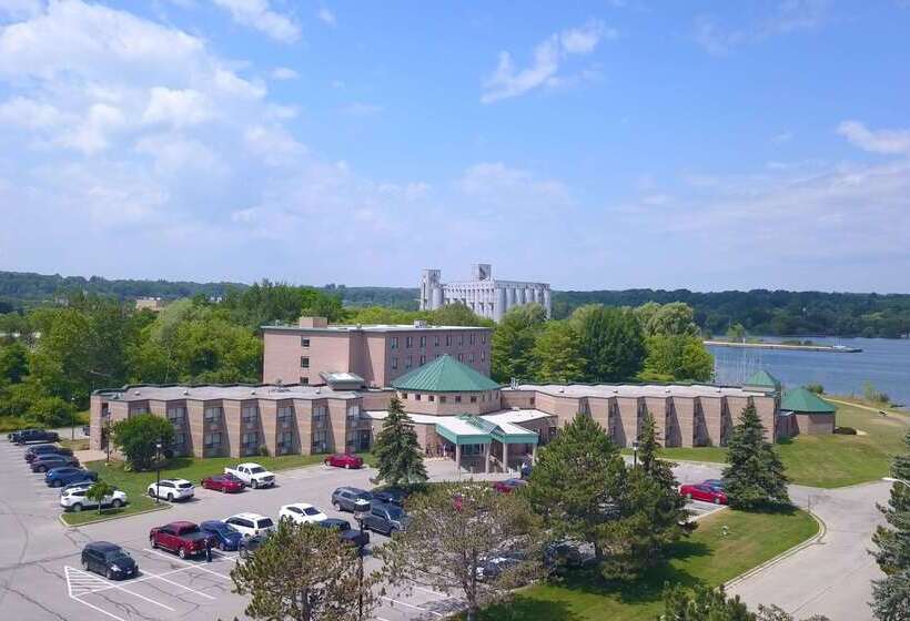 酒店 Best Western Inn On The Bay