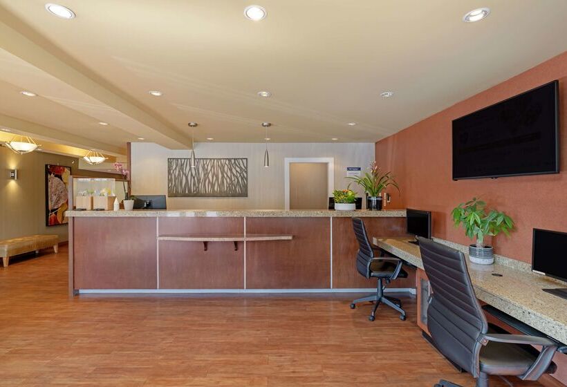 هتل Best Western Plus Emerald Isle