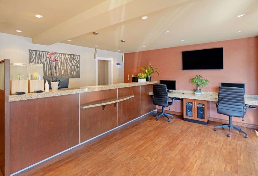 هتل Best Western Plus Emerald Isle