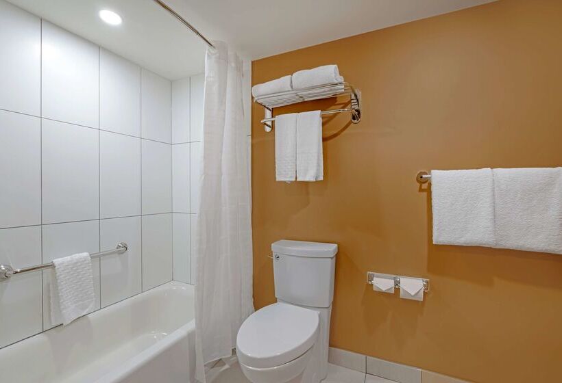 هتل Best Western Plus Emerald Isle