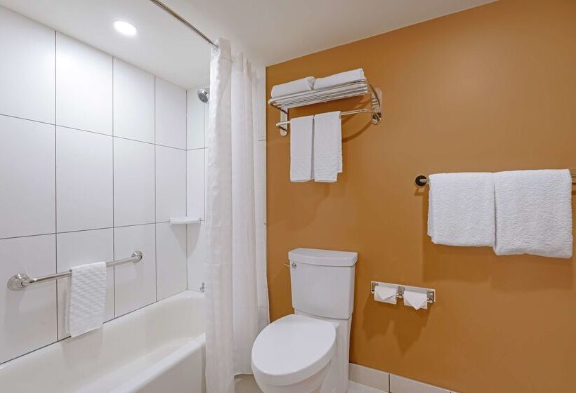 هتل Best Western Plus Emerald Isle