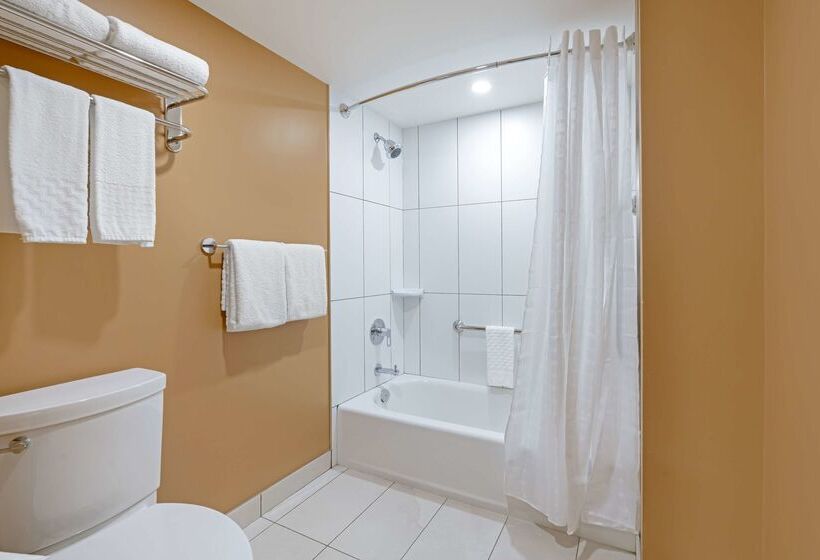 هتل Best Western Plus Emerald Isle