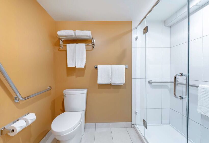 هتل Best Western Plus Emerald Isle