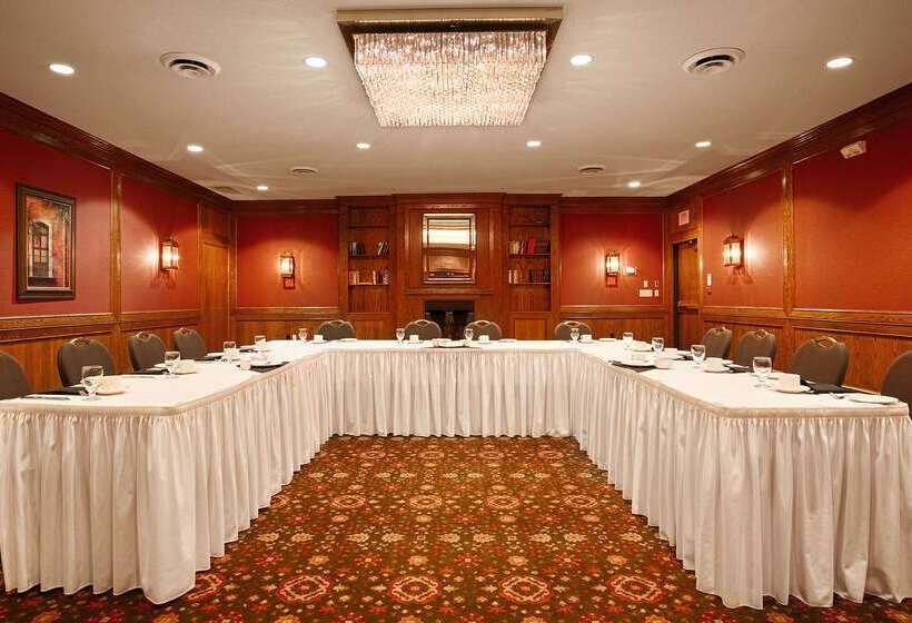 هتل Best Western Plus Guildwood Inn