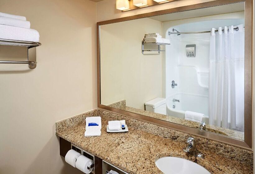 هتل Best Western Plus Guildwood Inn