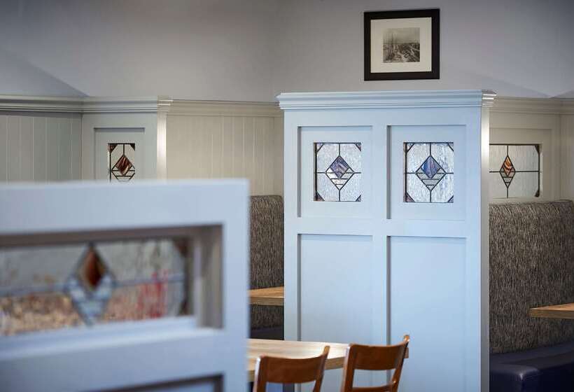 هتل Best Western Plus Guildwood Inn