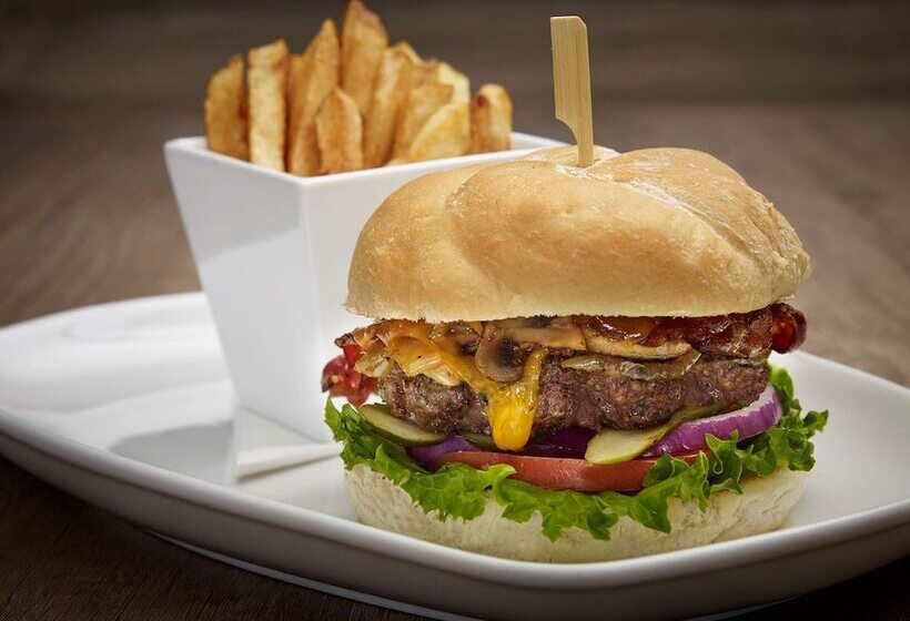 هتل Best Western Plus Guildwood Inn