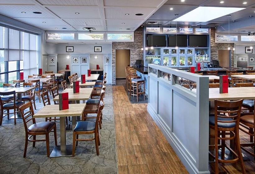 هتل Best Western Plus Guildwood Inn