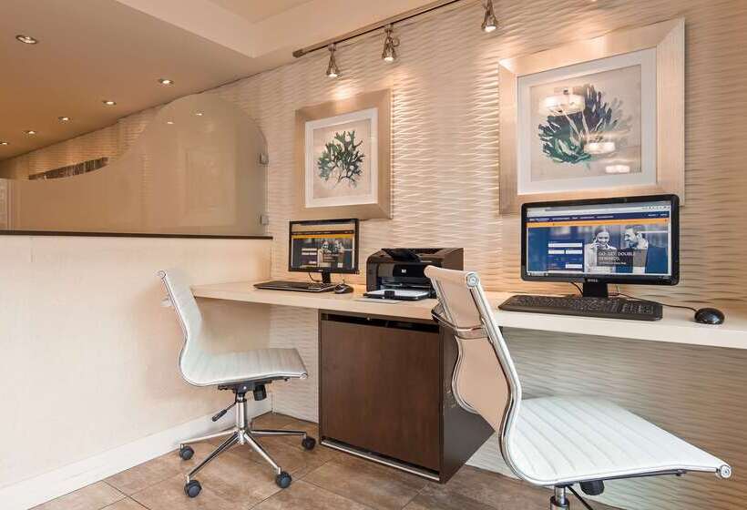 ホテル Best Western Plus Inner Harbour