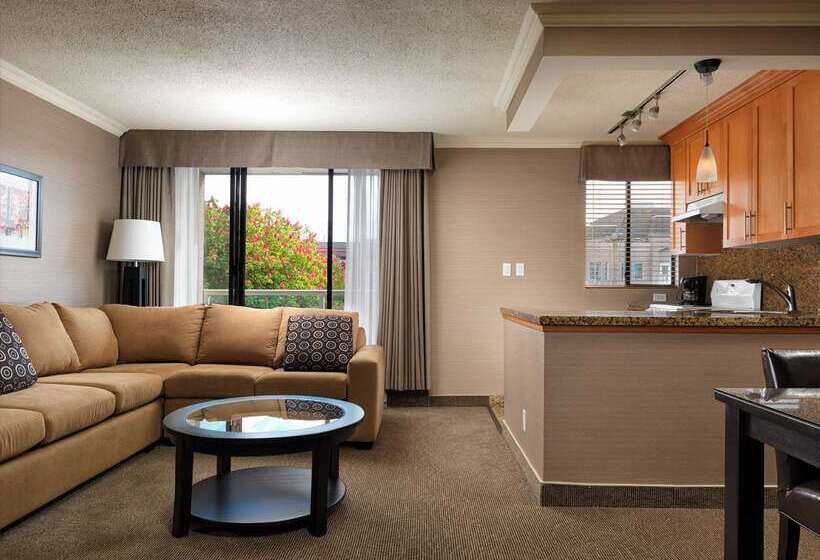 فندق Best Western Plus Inner Harbour