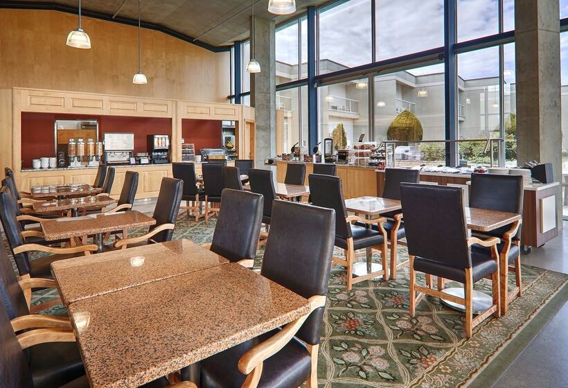 Best Western Plus Kelowna Hotel & Suites