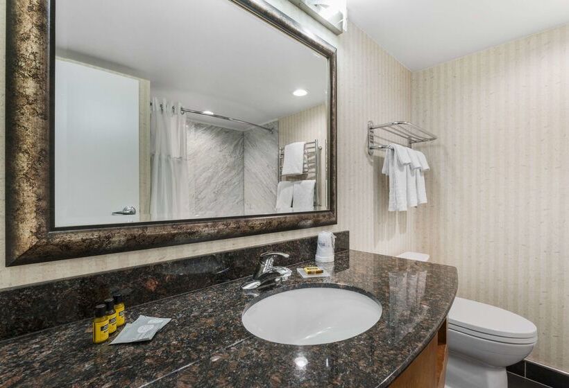 Best Western Plus Kelowna Hotel & Suites