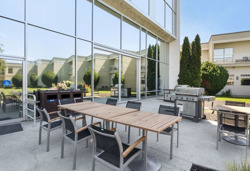 Best Western Plus Kelowna Hotel & Suites