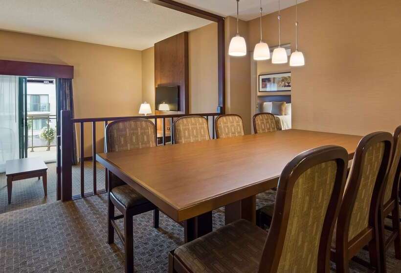 فندق Best Western Plus Lamplighter Inn & Conference Centre