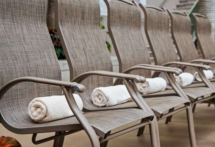 هتل Best Western Plus Lamplighter Inn & Conference Centre