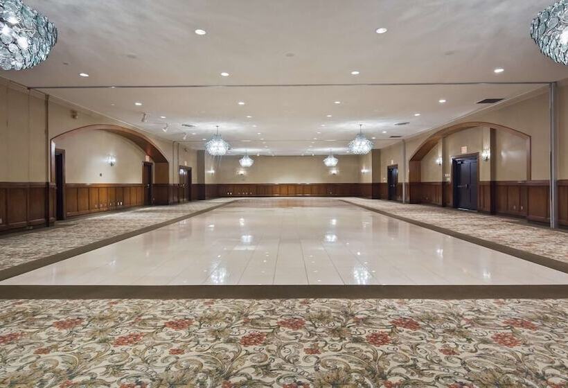 فندق Best Western Plus Lamplighter Inn & Conference Centre