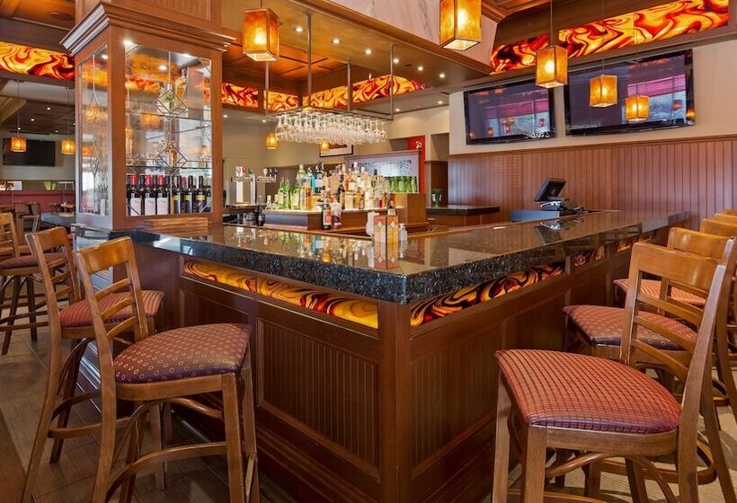 فندق Best Western Plus Lamplighter Inn & Conference Centre