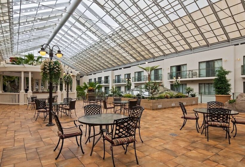 هتل Best Western Plus Lamplighter Inn & Conference Centre
