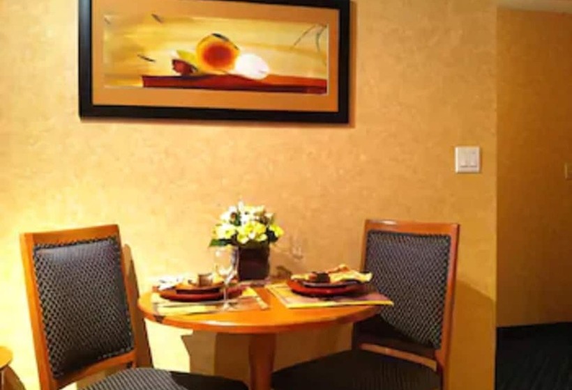 هتل Best Western Plus Langley Inn