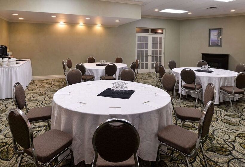 فندق Best Western Plus Mariposa Inn & Conference Centre