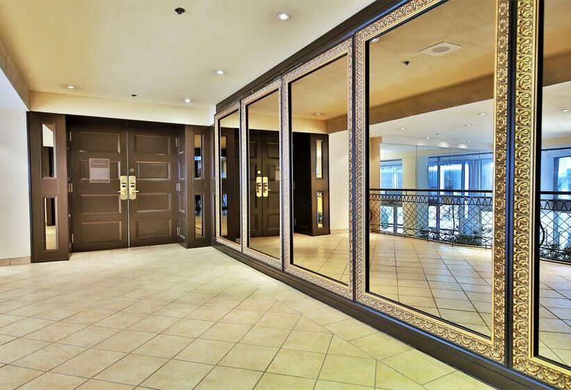 Best Western Plus Montreal Downtown  Hotel Europa