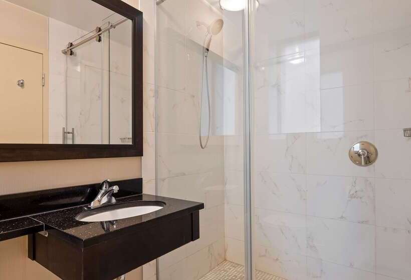 Best Western Plus Montreal Downtown  Hotel Europa