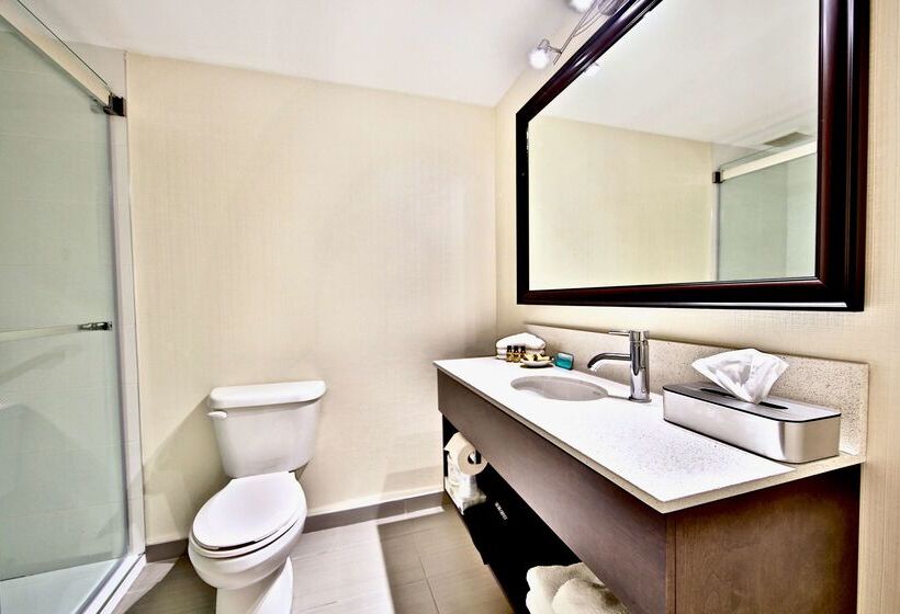 Best Western Plus Montreal Downtown  Hotel Europa