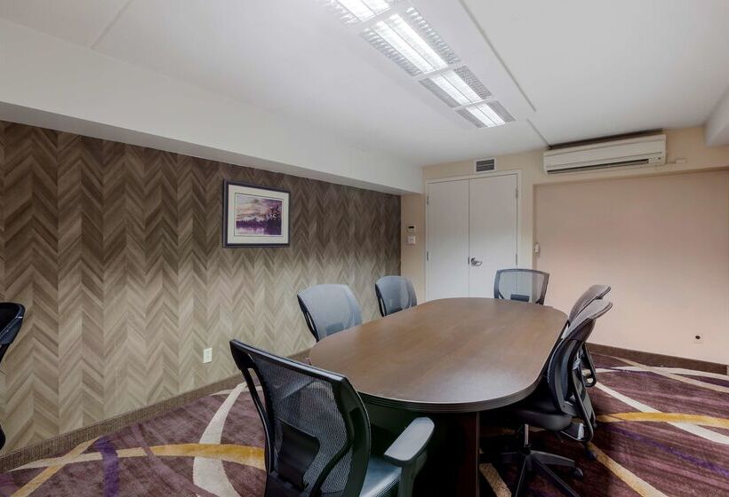 فندق Best Western Plus Otonabee Inn