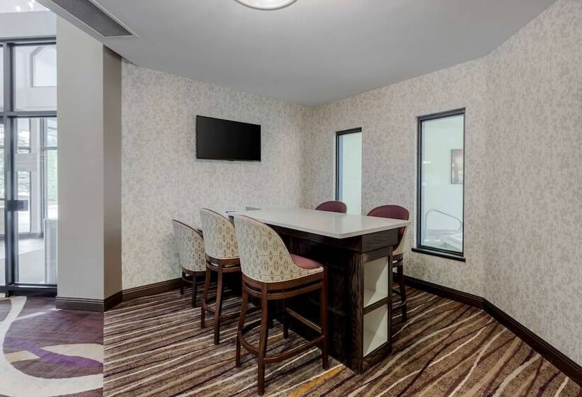 فندق Best Western Plus Otonabee Inn