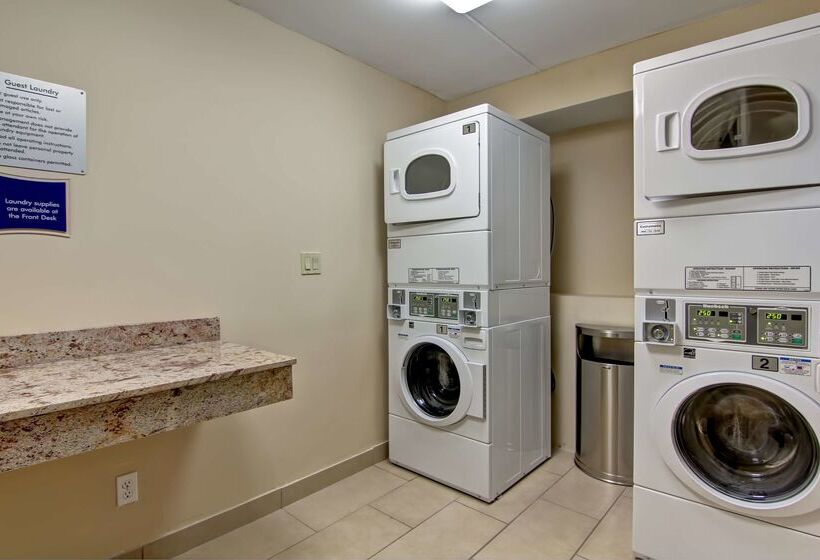 Best Western Plus Toronto North York Hotel & Suites