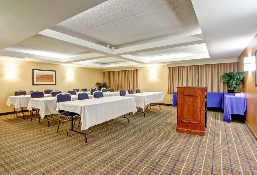 Best Western Plus Toronto North York Hotel & Suites