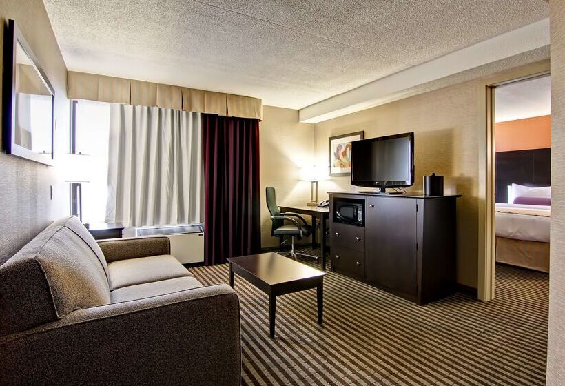 Best Western Plus Toronto North York Hotel & Suites