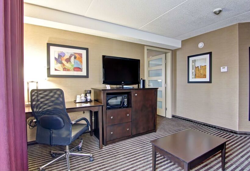 Best Western Plus Toronto North York Hotel & Suites