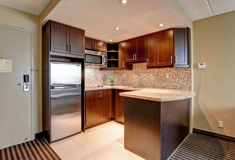 Best Western Plus Toronto North York Hotel & Suites